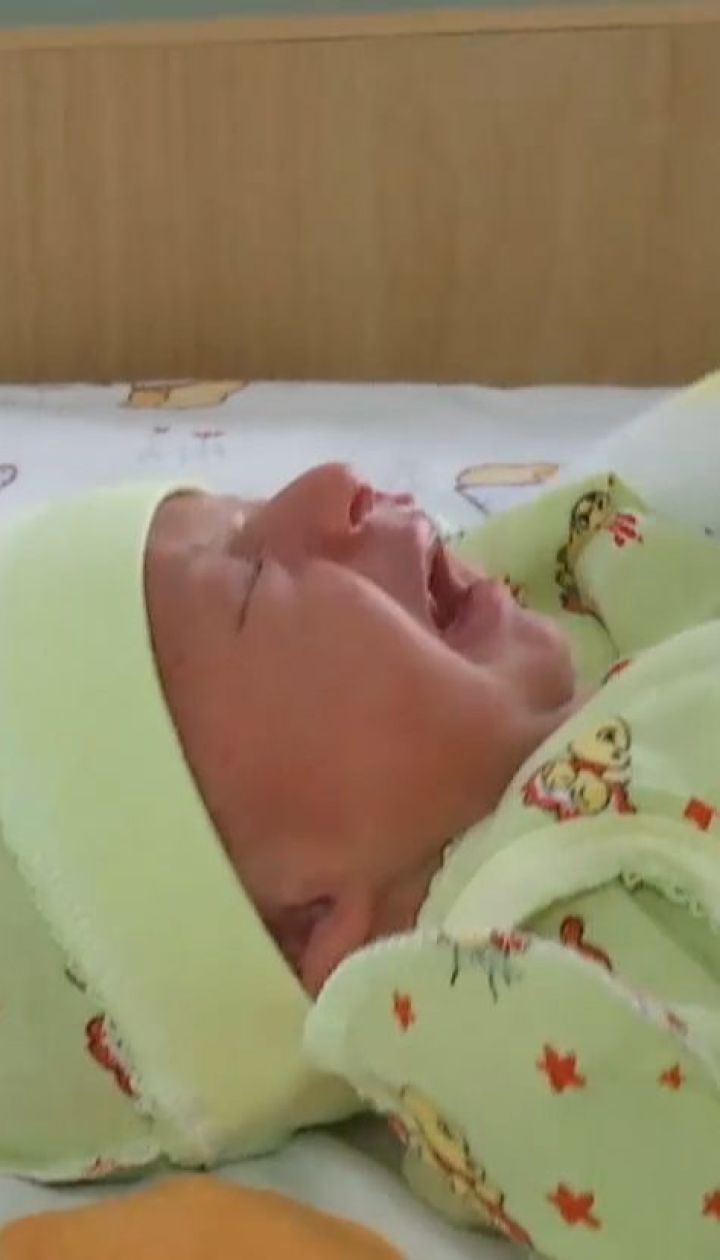 В одном родильном с разницей в час родили детей невестка и свекровь