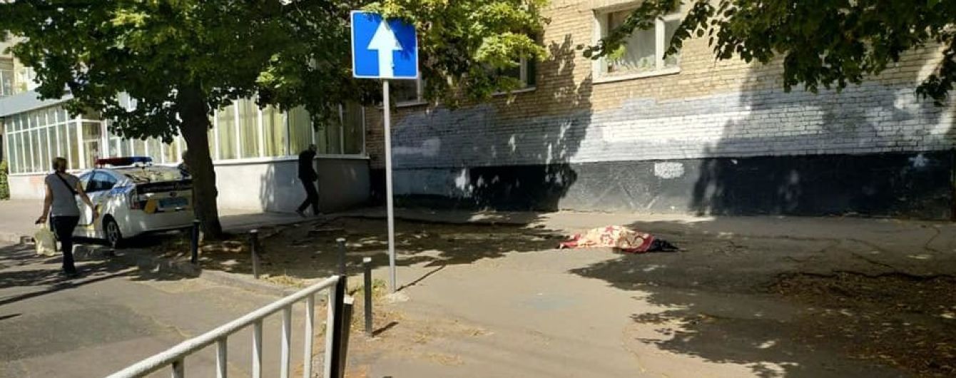 Во Львове женщина выпала из окна квартиры на 9-м этаже
