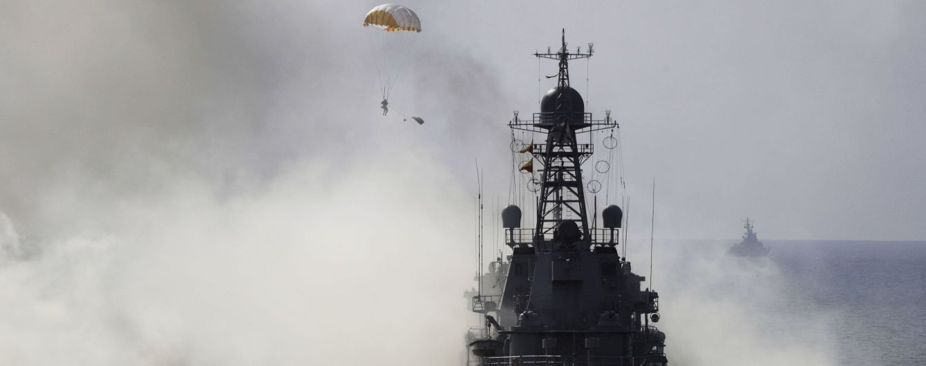 Российские корабли проводят в Черном море боевую подготовку на фоне учений НАТО и Украины