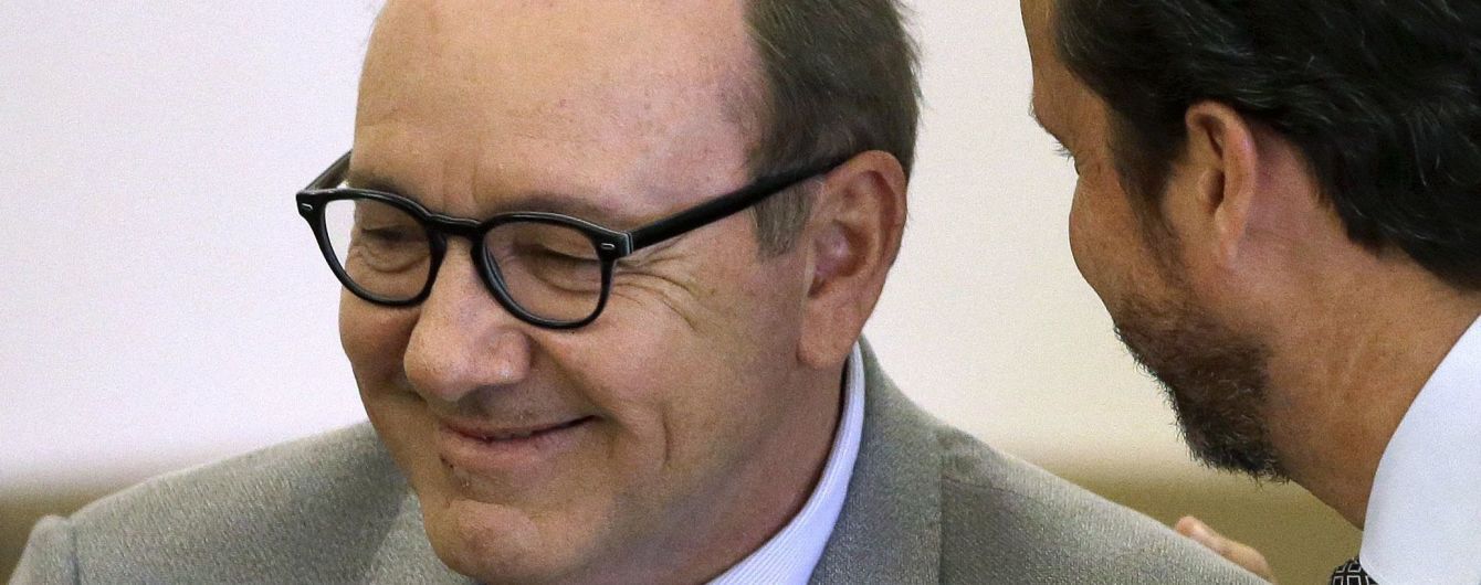 Мужчина, обвинивший Спейси в домогательствах, внезапно отозвал свой иск