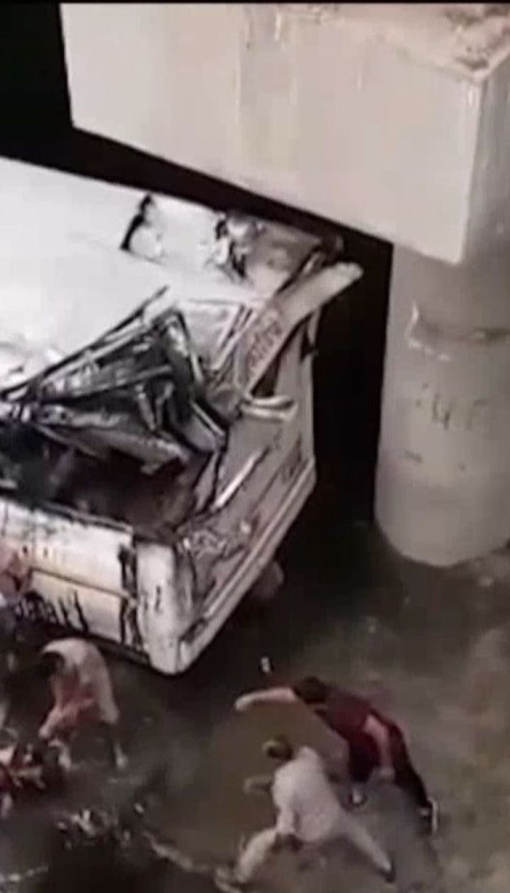 В Индии автобус слетел со скоростной магистрали в канализационные стоки: 29 человек погибли