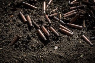 За сутки на Донбассе двое бойцов ООС погибли, еще один получил тяжелое ранение - штаб
