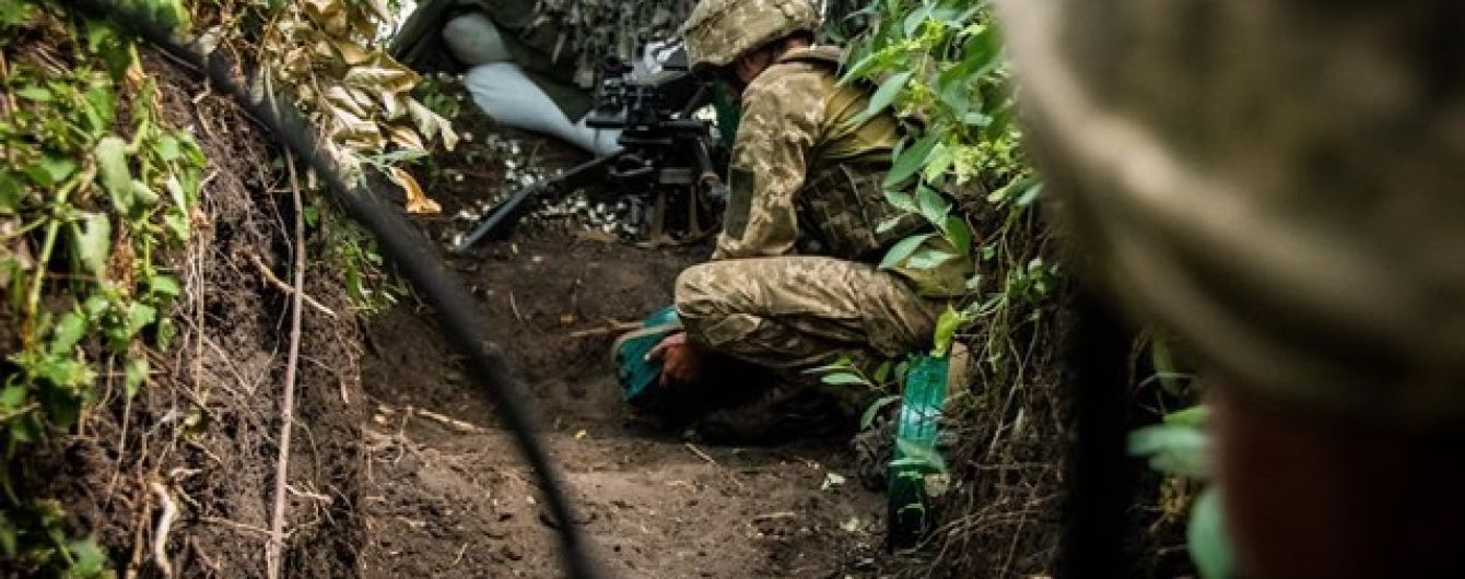 Боевики 17 раз открывали огонь: боец ООС погиб, еще трое ранены