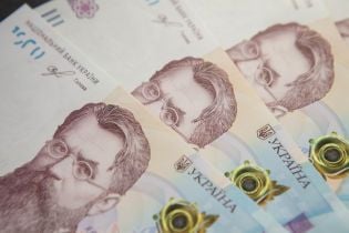 Кабмин выделит средства сиротам и одиноким пенсионерам