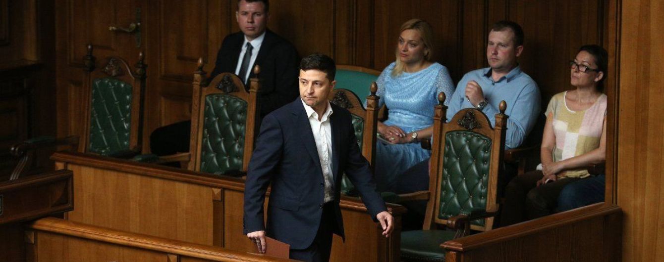 Зеленский лишил должностей несколько десятков глав районов в 12 областях Украины