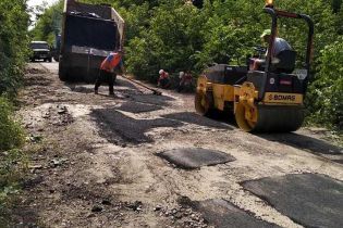 Асфальт у землю: українців обурила "технологія" ямкового ремонту на Полтавщині