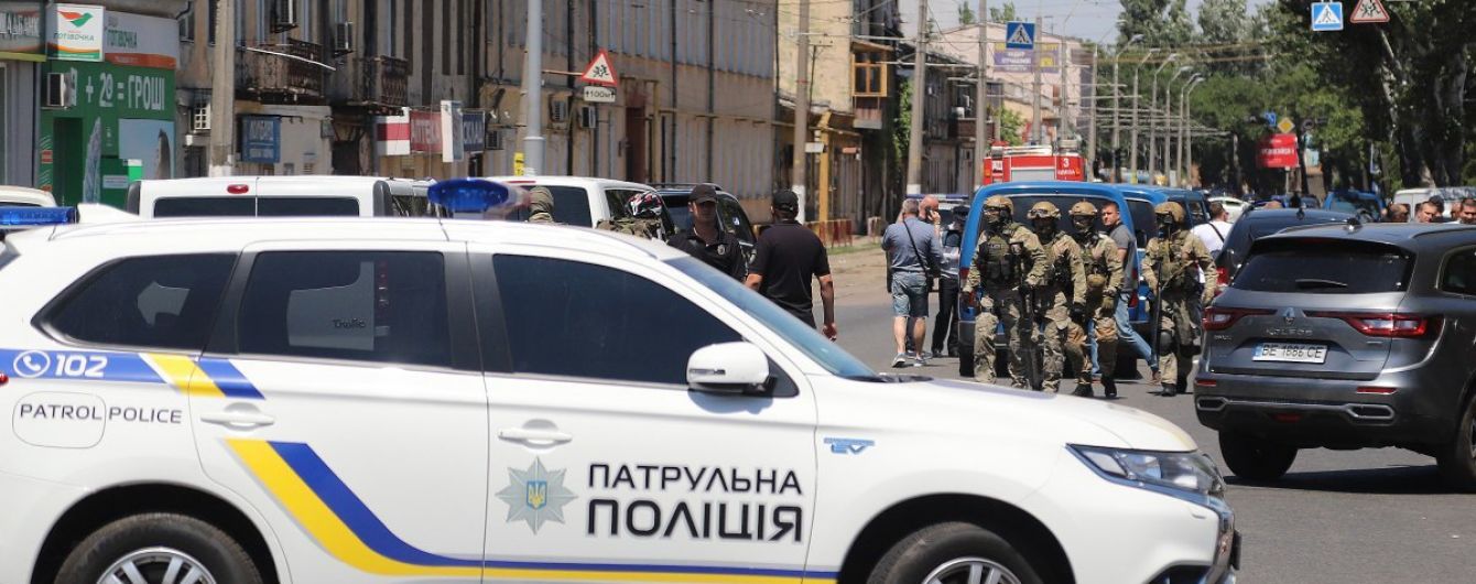 Одессита, который захватил заложников в финучреждении, отправили в СИЗО на два месяца