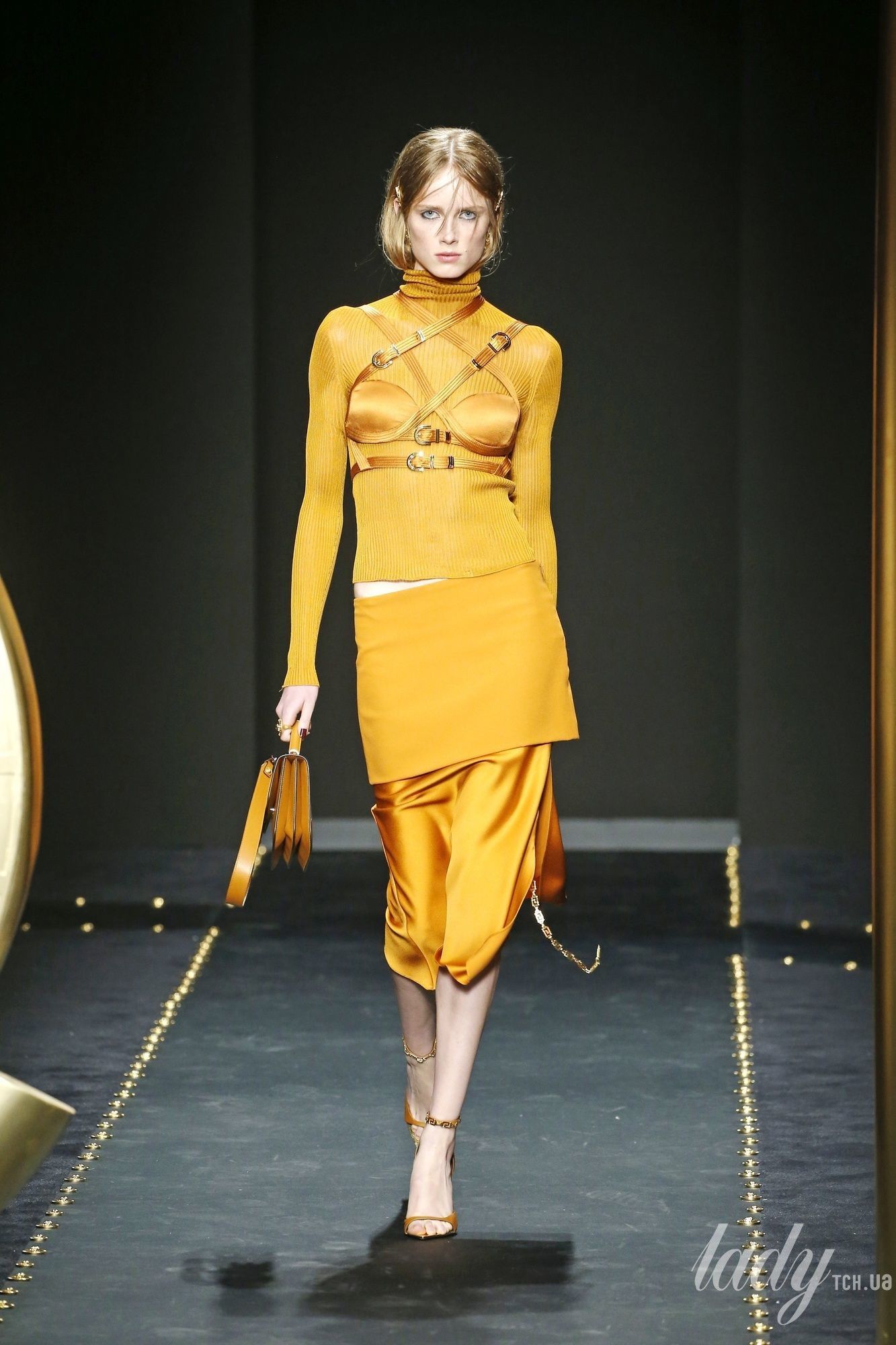 Коллекция Versace прет-а-порте сезона осень-зима 2019-2020_3