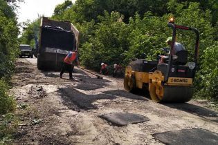 Закатали асфальт у землю. На Полтавщині обурені жахливим ремонтом важливої траси