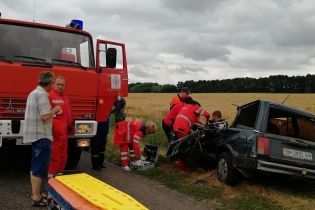 Водитель "Жигулей" пострадал в серьезной аварии с трактором на Киевщине