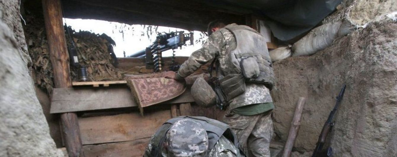 Террористы 17 раз открывали огонь по украинским военным: боец ООС погиб, еще один ранен