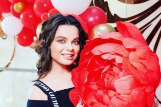 46-летняя Наталья Королева показала фанатам обнаженные ягодицы вверх ногами