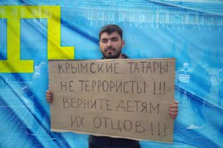 Люди на площі