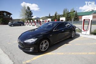 Tesla сделала бесплатной зарядку для премиальных электрокаров