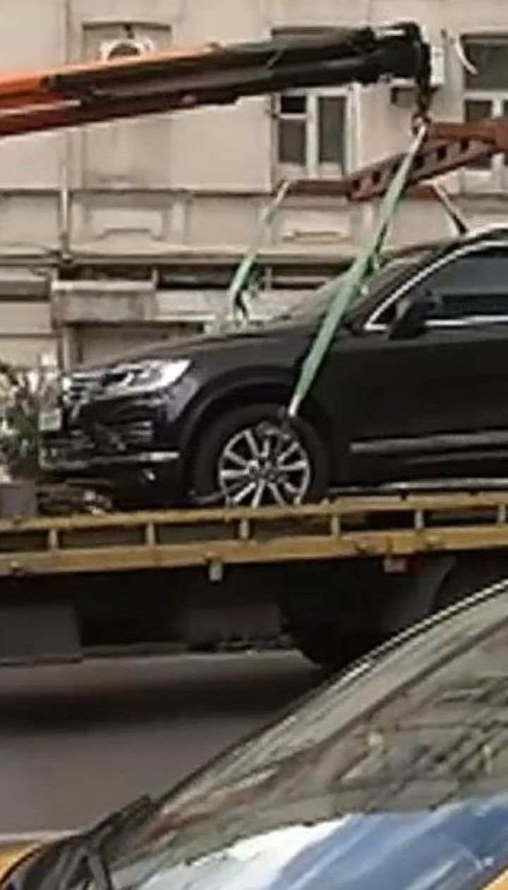В столице инспекторы по парковке начали эвакуацию автомобилей-нарушителей
