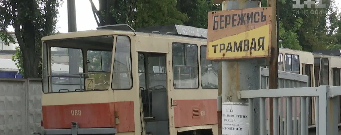 В Киеве трамвай на скорости покатился назад: пассажиры выпрыгивали на ходу