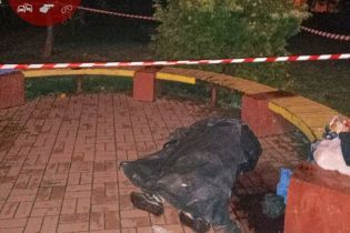 В Киеве бездомный зарезал свою подругу
