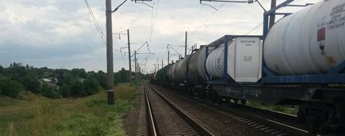В Николаевской области грузовой поезд сбил 3-летнего мальчика и сильно травмировал ему голову