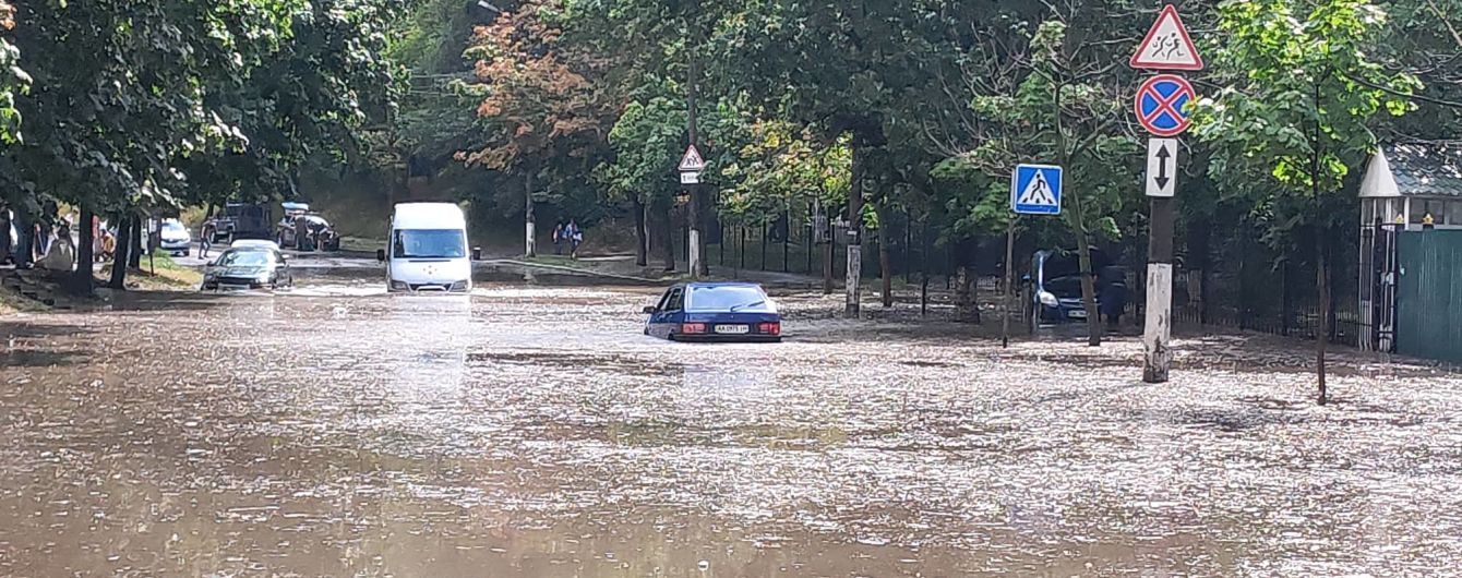 Мощный ливень затопил Ровно