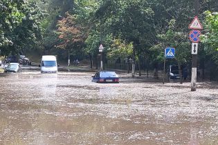 Мощный ливень затопил Ровно
