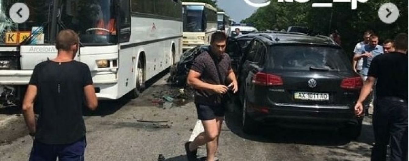 ДТП с охраной президента, боевики отправили дедушку на минное поле. Пять новостей, которые вы могли проспать