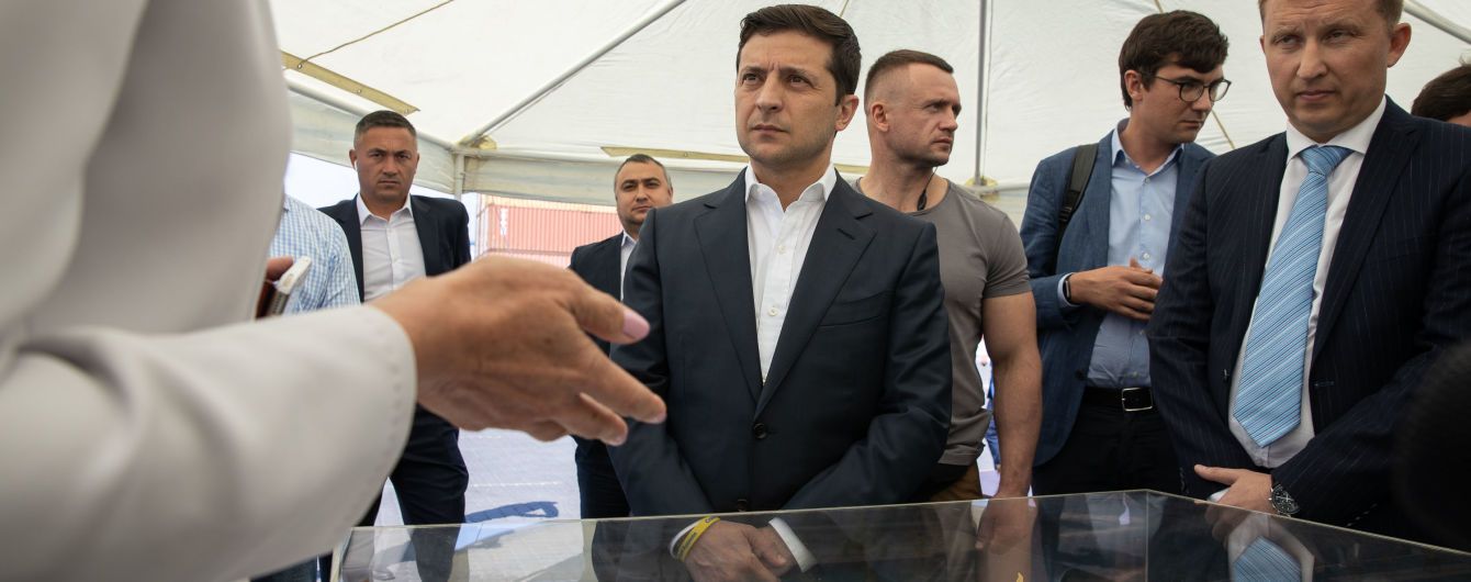 "Хай, айм Владимир Зеленский". Президент записал видеообращение на английском к иностранным инвесторам