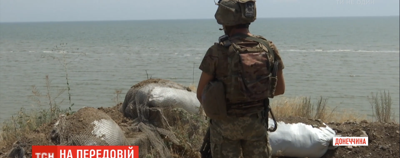 Порожні піщані коси та щоденні бомбардування: як українські бійці воюють на колись курортному Приазов'ї