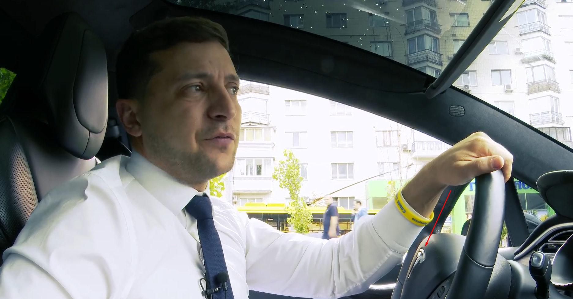 Володимир Зеленський на теслі