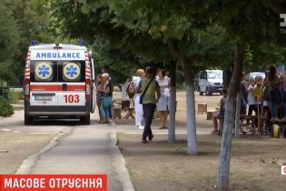 На Житомирщині 12 людей потрапили до лікарні з отруєнням після поминального обіду