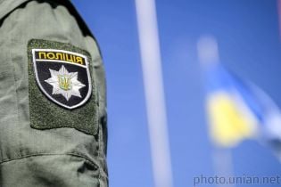 Під Києвом молодик намагався вбити екскохану з новим хлопцем і застрелився у відділку поліції