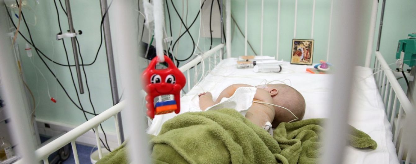 Морила голодом та відмовлялась лікувати: у Чернівцях 5-місячне немовля опинилося в лікарні через горе-матір