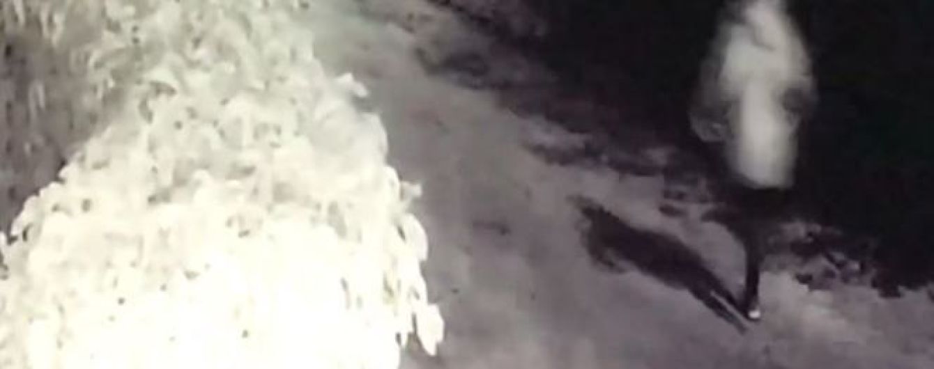Появилось видео, как в Ирпене парень убегает с места покушения на бывшую девушку и ее бойфренда