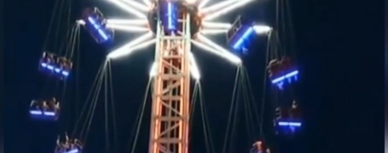 У Кирилівці відпочивальники зависли на 60-метровій гойдалці, яка раптово зупинилася