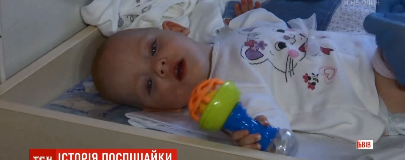 Во Львове медики спасли крохотного новорожденного младенца весом в полкило