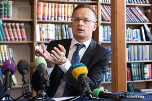 У Зеленского назвали недопустимым агитационный визит главы МИД Венгрии на Закарпатье