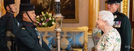 Ах, какой образ: 93-летняя королева Елизавета II в новом платье на частной аудиенции