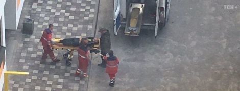 Чоловіка, який намагався втекти з вікна на простирадлах, "ув'язнила" в квартирі дружина