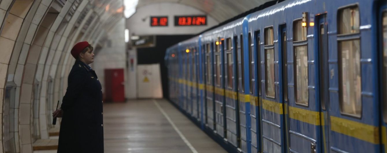 Припиняється робота метро і скасовується сполучення між областями: в Україні через COVID-19 офіційно посилено карантинні заходи