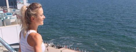 Свитолина понежилась под украинским солнышком и показала свои ножки