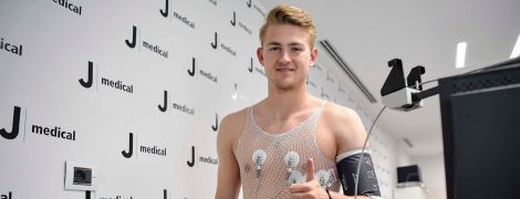 19-летний капитан "Аякса" прошел медосмотр в "Ювентусе", его встретили фанаты
