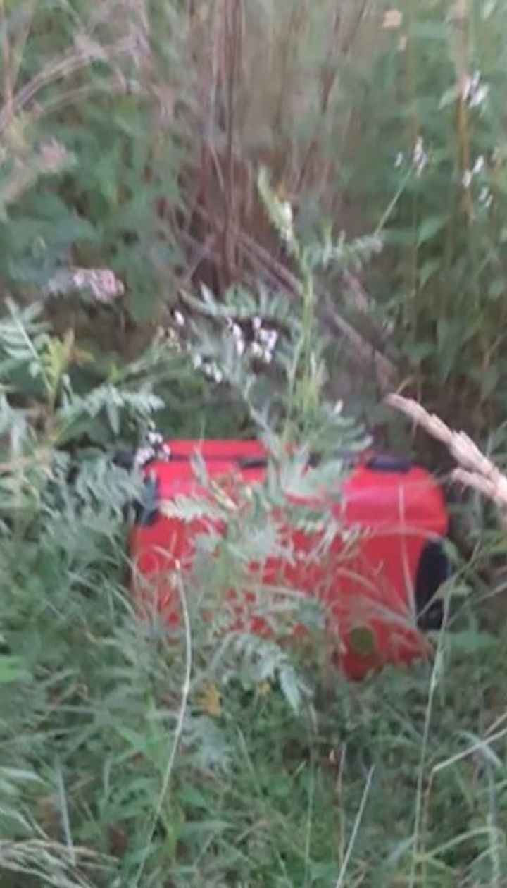 Трирічний хлопчик, якого знайшли у валізі в Чернівцях, міг померти від астми
