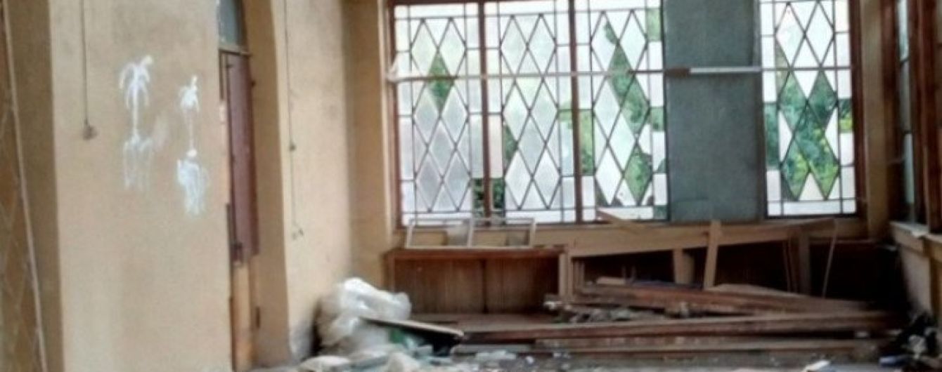 В оккупированном Крыму вандалы разбили уникальный дворец