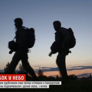 Новобранців на Житомирщині змусили стрибати вночі з парашутом