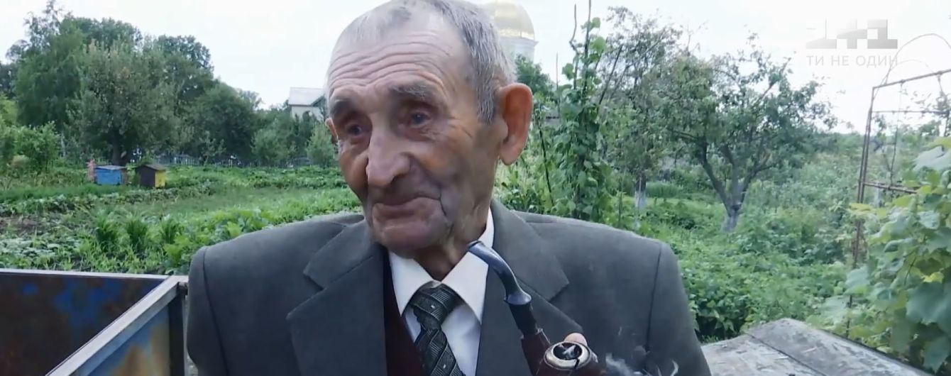 Долгожитель с Тернопольщины отметил 102-й день рождения с рюмкой и трубкой в руках