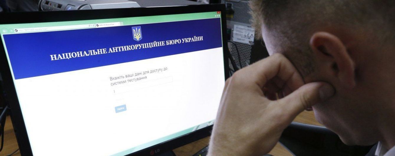 Детективы НАБУ и САП проводят обыски на "Богдане" и в элитном спорт-клубе Порошенко
