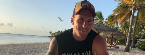 "Доказ того, що він таки людина". Мессі сфотографували з пивом на пляжі