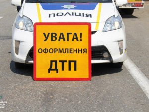 У Києві аварія заблокувала рух тролейбусів. Відео