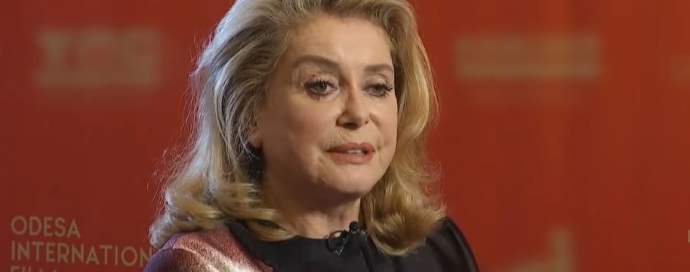 Легенда французского кино Катрин Денев рассказала ТСН о поцелуях и секрете собственной популярности