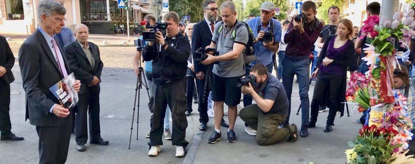 "Хто вбив Павла?". У Києві відбулася акція у треті роковини вбивства журналіста Шеремета
