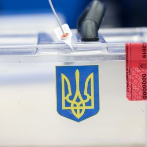 Выборы в Раду: ЦИК приняла первые протоколы окружных комиссий с мокрыми печатями